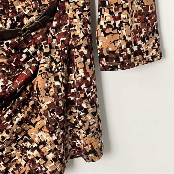 Brown Tan Wrap Top Size XL Abstract Artsy 3/4 Sleeve Dressbarn Blouse V-Neck LNC - Picture 6 of 12